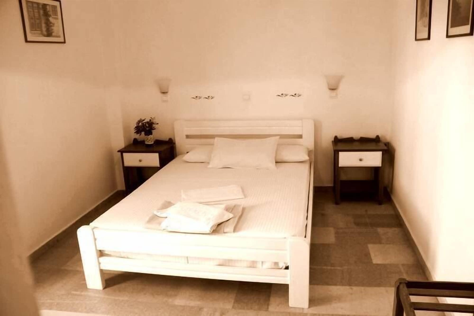 Fikas Hotel Naxos City Bagian luar foto